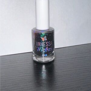 By Vanessa Molina Fishnet stockings nail varnish October2023 ppu